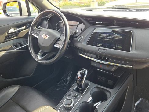 Used 2023 Cadillac XT4 Premium Luxury image 9