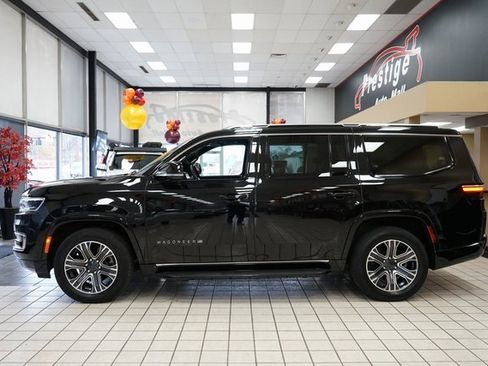 Used 2024 Jeep Wagoneer Series II w/ Flexible Seating Group image 4