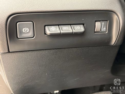 Used 2023 Buick Enclave Avenir image 21