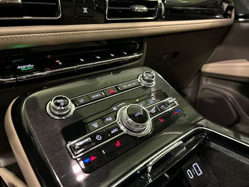 Used 2023 Lincoln Nautilus AWD w/ Premium Package image 18