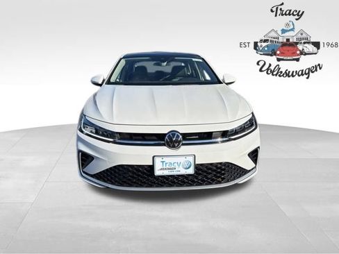 New 2025 Volkswagen Jetta SE image 2