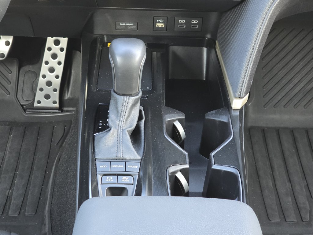 Used 2025 Toyota Camry SE FWD image 19