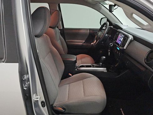 Used 2021 Toyota Tacoma SR5 RWD image 9