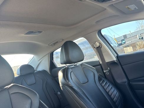 Used 2024 Hyundai Elantra Limited image 23