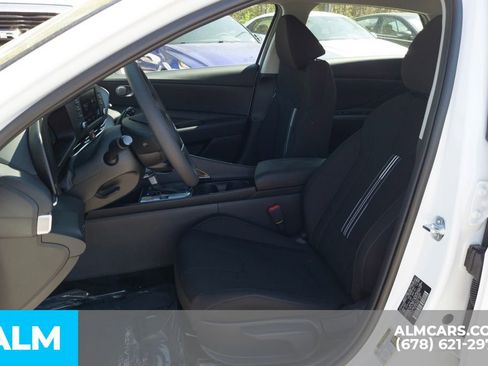 Used 2025 Hyundai Elantra Blue image 15