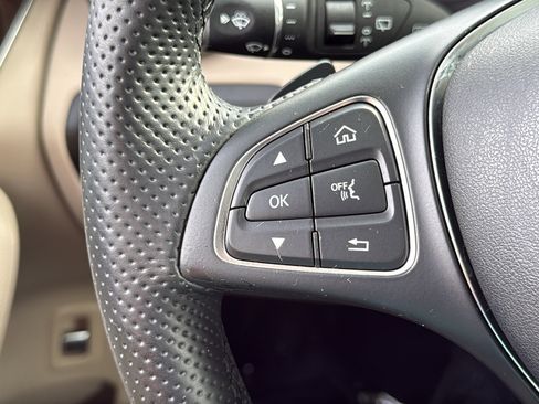 Used 2017 Mercedes-Benz GLC 300 4MATIC image 15