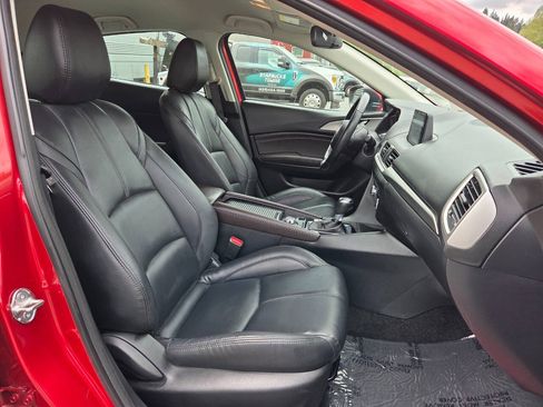 Used 2018 MAZDA MAZDA3 Touring FWD image 17