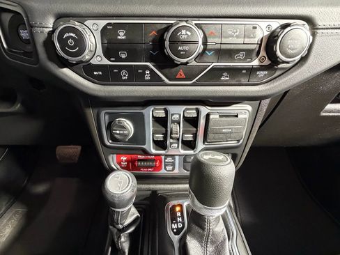 Used 2025 Jeep Wrangler Unlimited Rubicon image 20