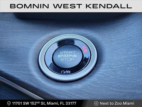 Used 2025 Jeep Grand Cherokee Limited w/ Black Appearance Package image 16