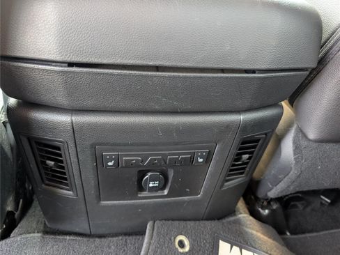 Used 2016 RAM 1500 Laramie w/ Convenience Group AWD/4WD image 18