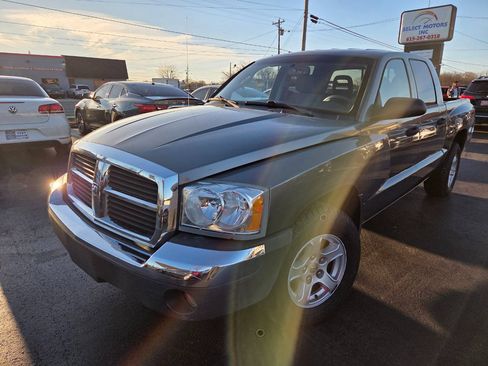 Used 2005 Dodge Dakota SLT image 2
