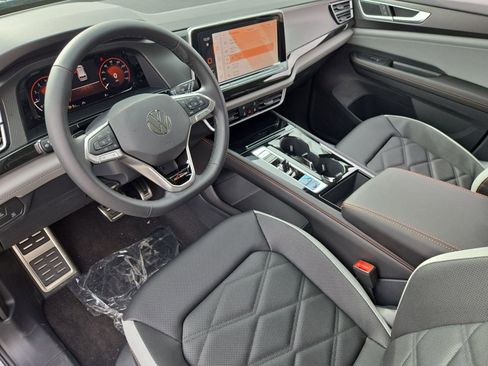 New 2026 Volkswagen Atlas Peak Edition image 4