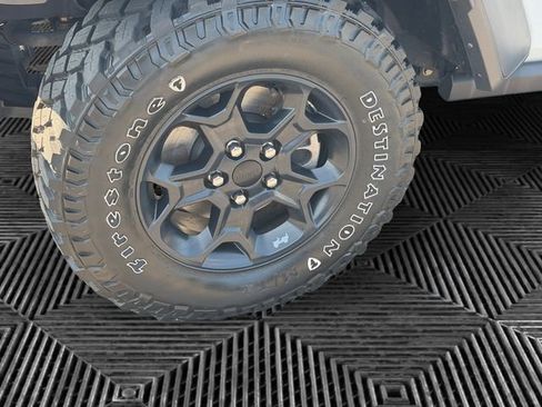 Used 2023 Jeep Wrangler Unlimited w/ Sun & Screen Package AWD/4WD image 10