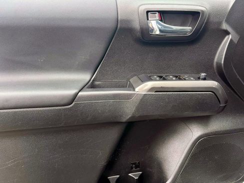 Used 2021 Toyota Tacoma TRD Off-Road image 15