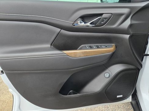 Used 2023 GMC Acadia SLE w/ Driver Convenience Package image 16