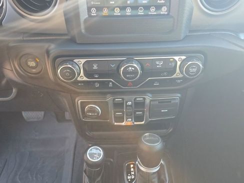 Certified 2022 Jeep Gladiator Sport AWD/4WD image 14
