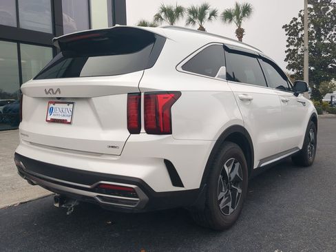 Used 2023 Kia Sorento EX image 3