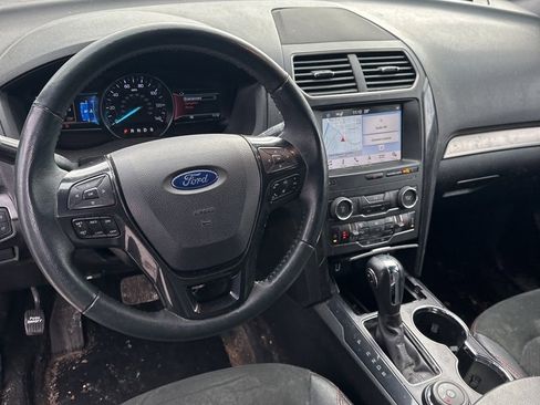 Used 2019 Ford Explorer XLT w/ Equipment Group 202A image 11