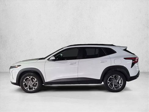 Used 2024 Chevrolet Trax LT w/ Driver Confidence Package FWD image 8