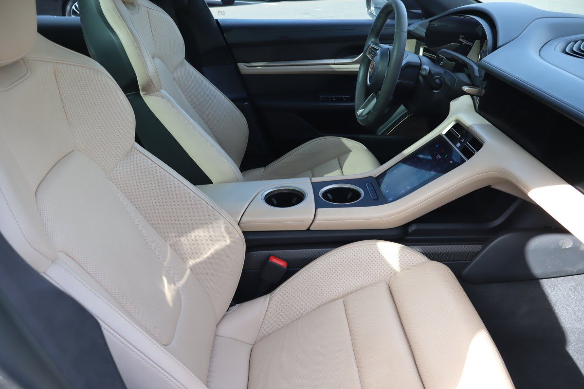 Used 2022 Porsche Taycan Turbo S AWD/4WD image 19