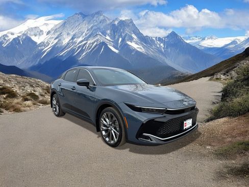 Used 2025 Toyota Crown Limited w/ Advanced Technology Package image 7