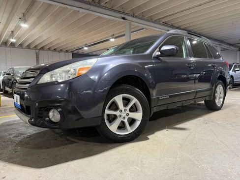Used 2013 Subaru Outback 3.6R Limited w/ Moonroof Pkg AWD/4WD image 2