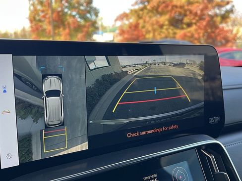 Used 2024 Lexus LX 600 4WD w/ Luxury Package image 17