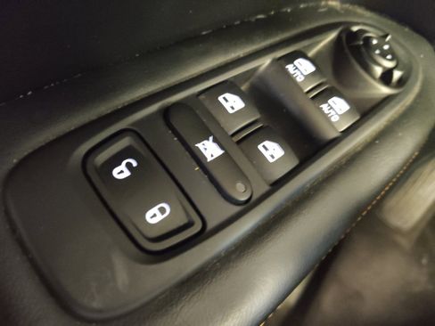 Used 2018 Jeep Compass Sport w/ Tech Group FWD image 27