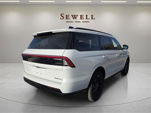 New 2025 Lincoln Navigator Reserve w/ Jet Appearance Package image 4