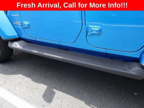 Used 2022 Jeep Wrangler Unlimited Sahara AWD/4WD image 19