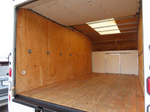 Used 2011 Ford E-350 and Econoline 350 Super Duty image 21