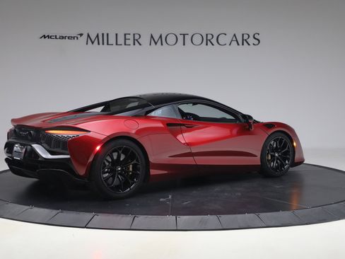 Used 2024 McLaren Artura RWD image 8