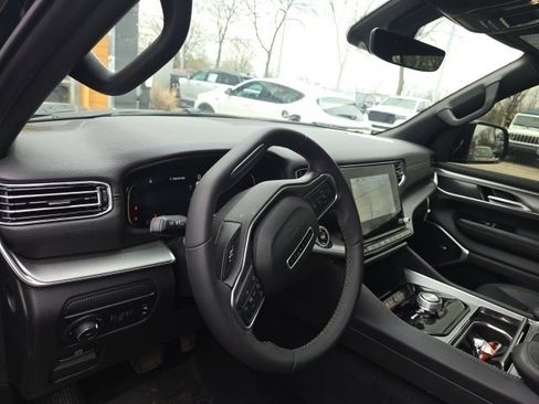 Used 2024 Jeep Wagoneer Series II image 12