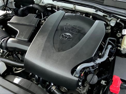 Used 2019 Toyota Tacoma SR AWD/4WD image 30