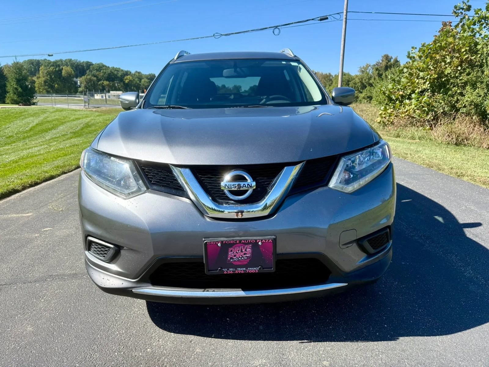 Used 2016 Nissan Rogue SV AWD/4WD image 2