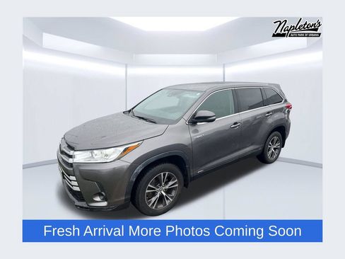Used 2019 Toyota Highlander LE AWD/4WD image 1