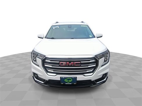 Used 2024 GMC Terrain SLT image 3