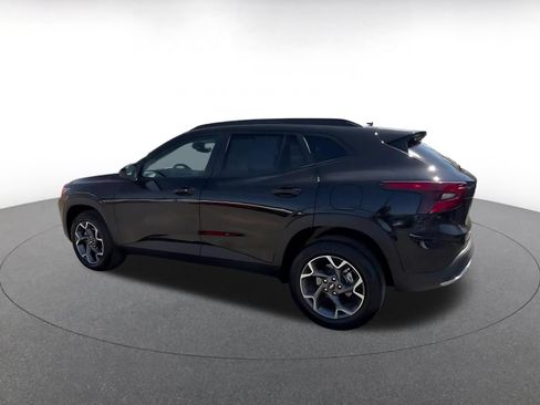 Used 2025 Chevrolet Trax LT w/ LT Convenience Package FWD image 10