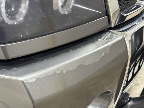 Used 2005 Nissan Titan LE w/ (T01) Tow Pkg image 30