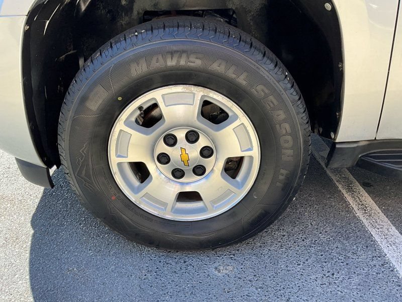 Used 2012 Chevrolet Avalanche LT AWD/4WD image 10