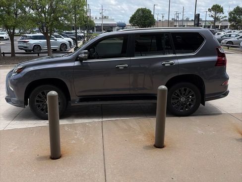 Used 2022 Lexus GX 460 Luxury w/ Sport Design Package AWD/4WD image 4