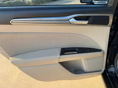 Used 2018 Ford Fusion SE w/ Fusion SE Technology Package FWD image 32