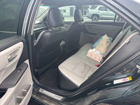 Used 2015 Toyota Camry SE w/ Moonroof Package image 8