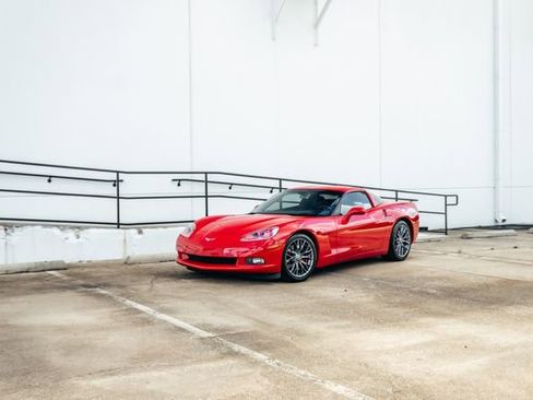 Used 2005 Chevrolet Corvette Coupe w/ Preferred Equipment Group RWD image 32