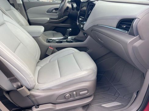 Used 2018 Chevrolet Traverse Premier w/ Driver Confidence II Package FWD image 31