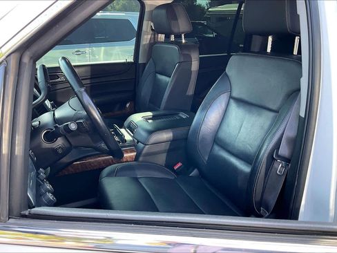Used 2017 Chevrolet Suburban Premier image 23