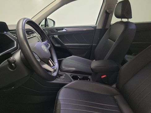 Used 2024 Volkswagen Tiguan SE FWD image 17