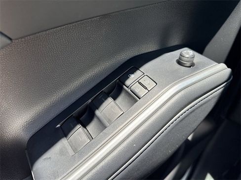 Used 2022 Toyota Highlander XLE image 10