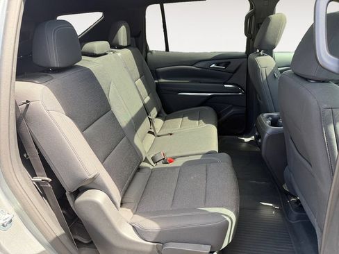 Used 2025 Chevrolet Traverse LT w/ Sun and Wheel Package AWD/4WD image 23