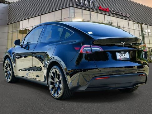 Used 2025 Tesla Model Y Long Range RWD image 2